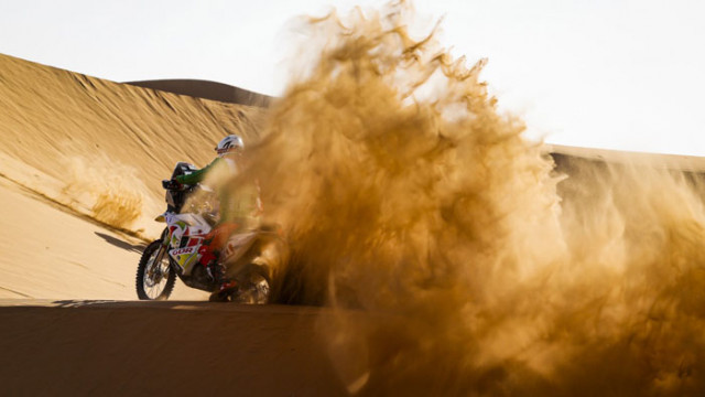 Френски пилот от Рали Дакар почина от раните си след падане